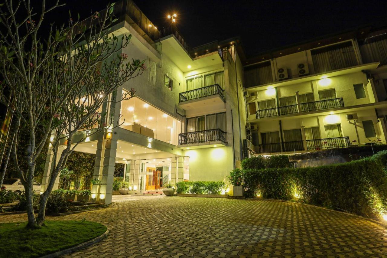 Hotel Ganthera แคนดี้ ภายนอก รูปภาพ