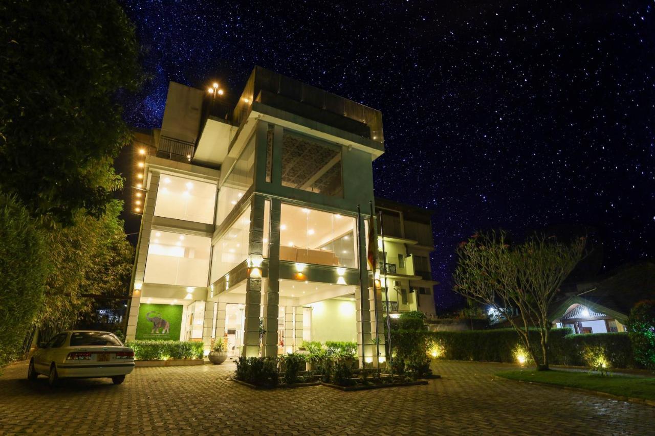 Hotel Ganthera แคนดี้ ภายนอก รูปภาพ