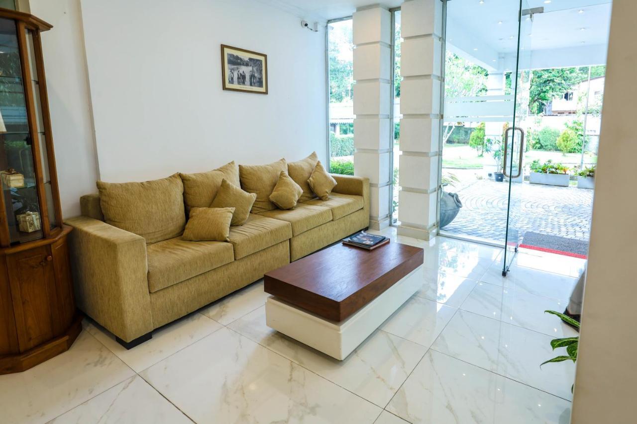 Hotel Ganthera แคนดี้ ภายนอก รูปภาพ