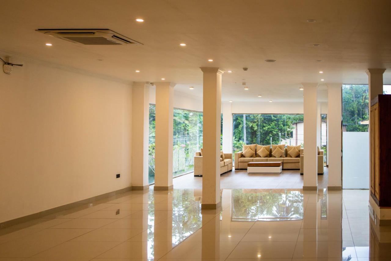 Hotel Ganthera แคนดี้ ภายนอก รูปภาพ