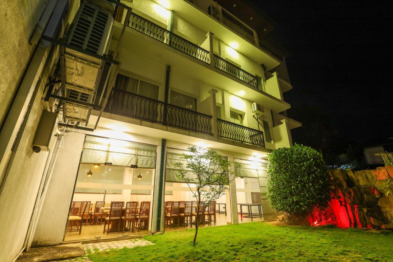Hotel Ganthera แคนดี้ ภายนอก รูปภาพ
