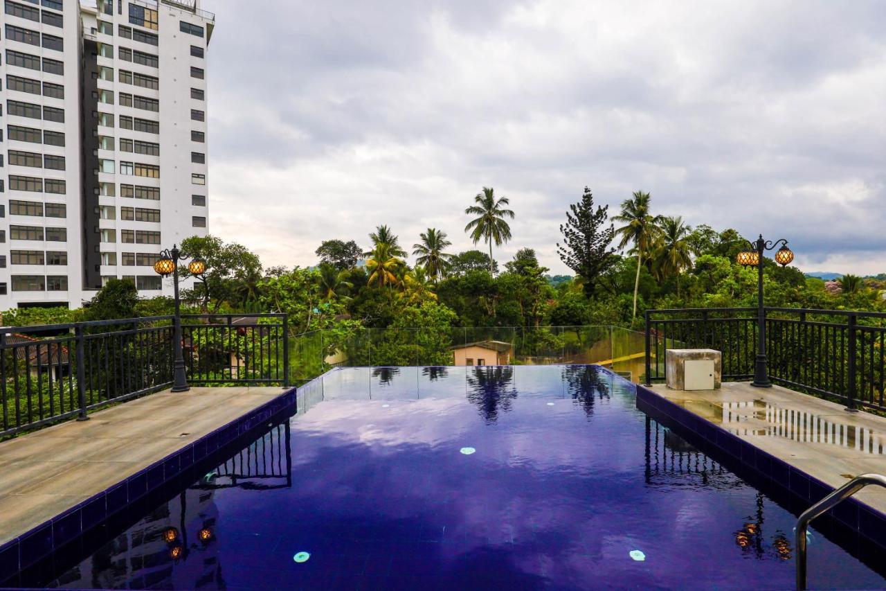 Hotel Ganthera แคนดี้ ภายนอก รูปภาพ