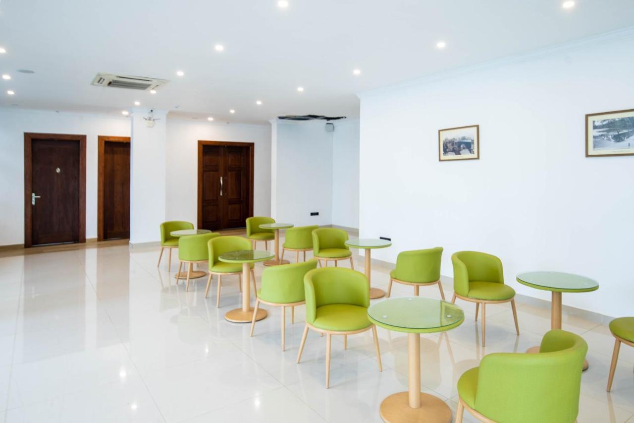 Hotel Ganthera แคนดี้ ภายนอก รูปภาพ