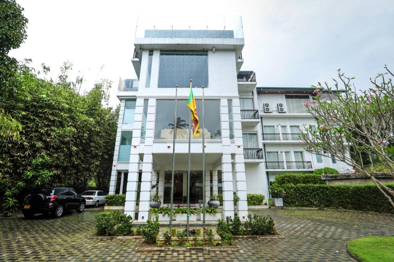 Hotel Ganthera แคนดี้ ภายนอก รูปภาพ