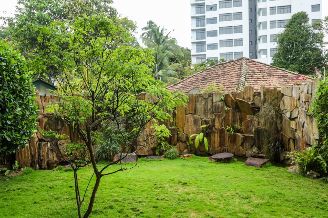Hotel Ganthera แคนดี้ ภายนอก รูปภาพ