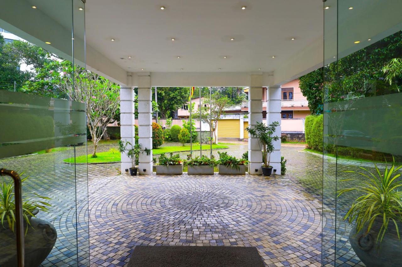 Hotel Ganthera แคนดี้ ภายนอก รูปภาพ