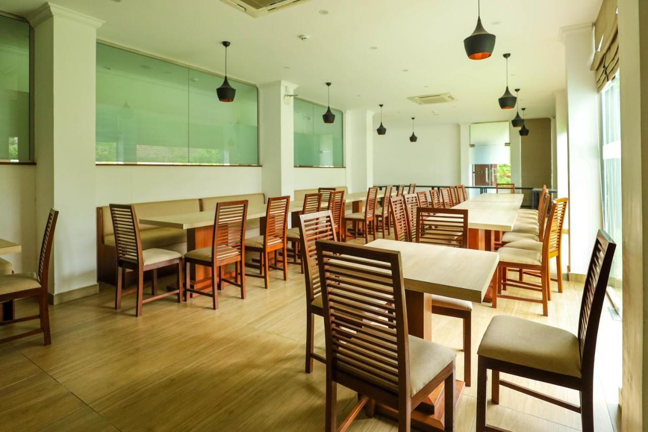 Hotel Ganthera แคนดี้ ภายนอก รูปภาพ